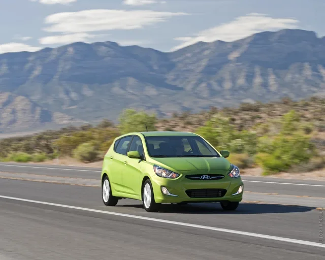 Hyundai Accent 2011 хетчбек — 18