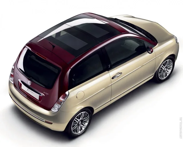 Lancia Ypsilon hatchback — 11
