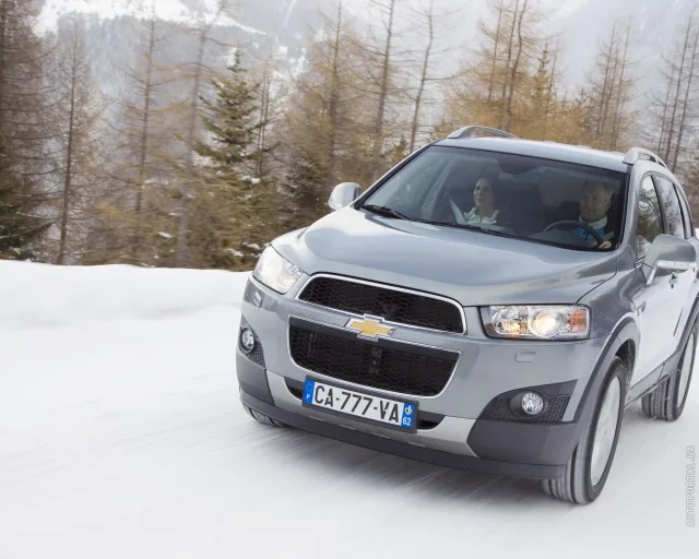 Chevrolet Captiva 2011 crossover — 23