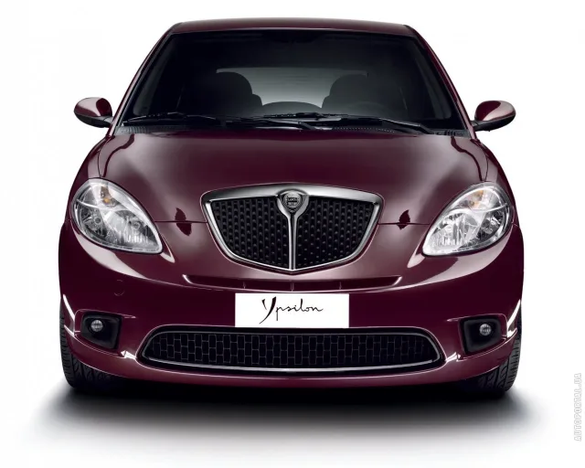 Lancia Ypsilon hatchback — 19