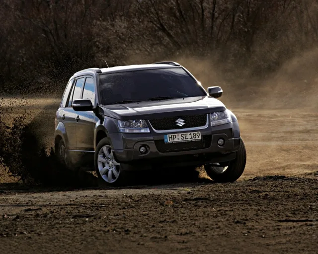 Suzuki Grand Vitara 2005 кросовер — 11