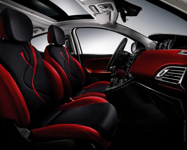 Lancia Ypsilon 1.3D MT Platinum — 4