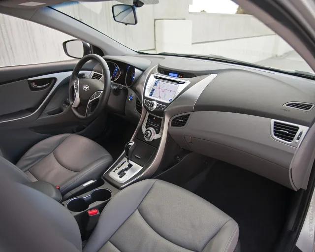 Hyundai Elantra MD седан — 8