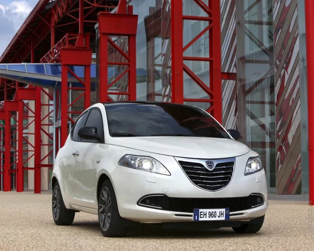 Lancia Ypsilon 1.3D MT Platinum — 12