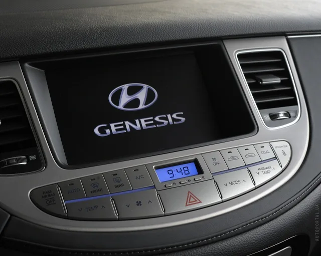 Hyundai Genesis 3.8 AT Premium — 8
