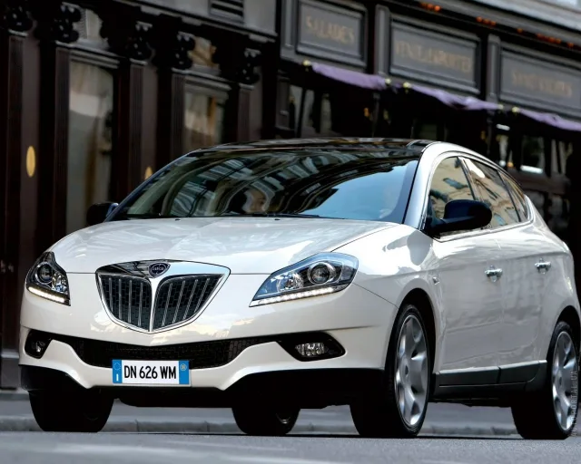 Lancia Delta (Лянча Дельта) хэтчбек — 10