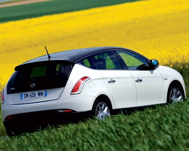 Lancia Delta (Лянча Дельта) хэтчбек — 18