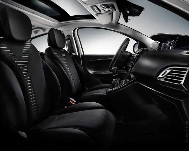 Lancia Ypsilon 1.3D MT Platinum — 6