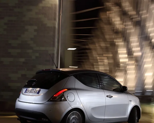Lancia Ypsilon 1.3D MT Platinum — 14