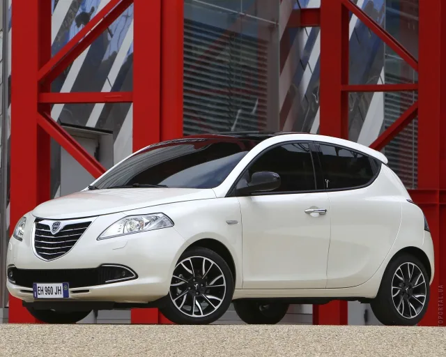 Lancia Ypsilon 1.3D MT Platinum — 22