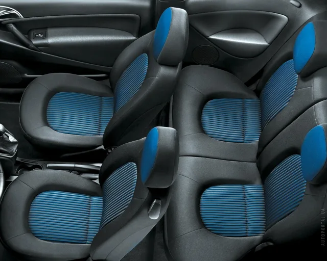 Lancia Ypsilon hatchback — 4