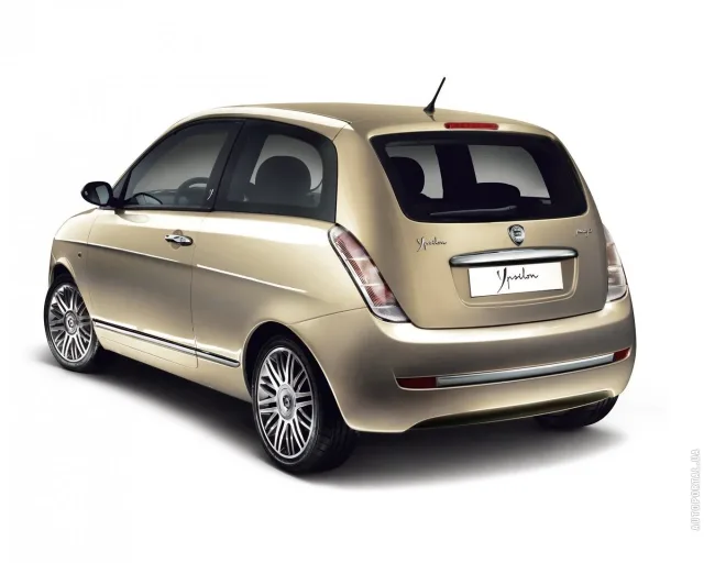 Lancia Ypsilon hatchback — 20