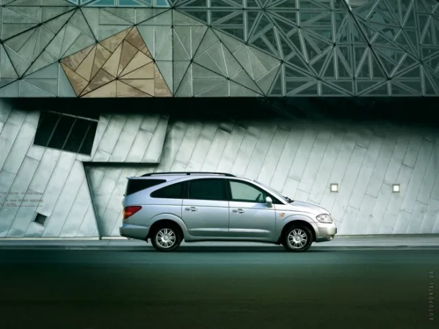 SsangYong Rodius мінівен — 8