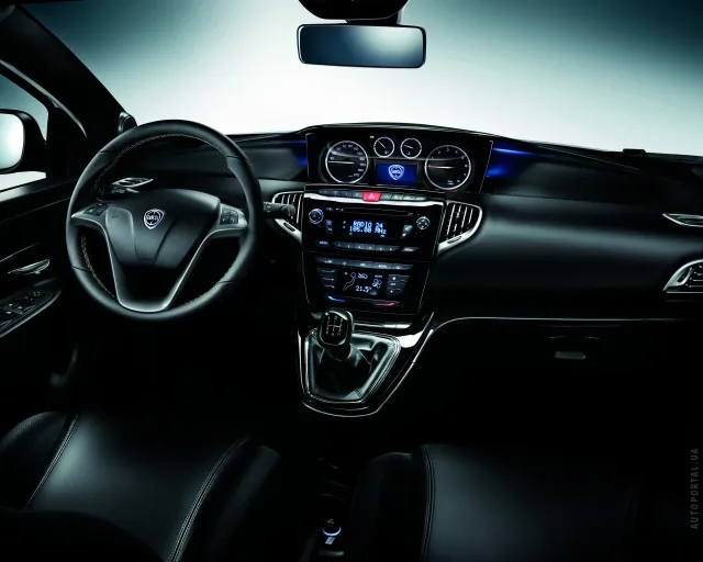 Lancia Ypsilon 1.3D MT Platinum — 5