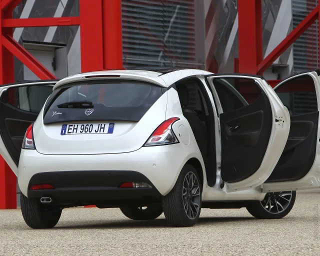 Lancia Ypsilon 1.3D MT Platinum — 13