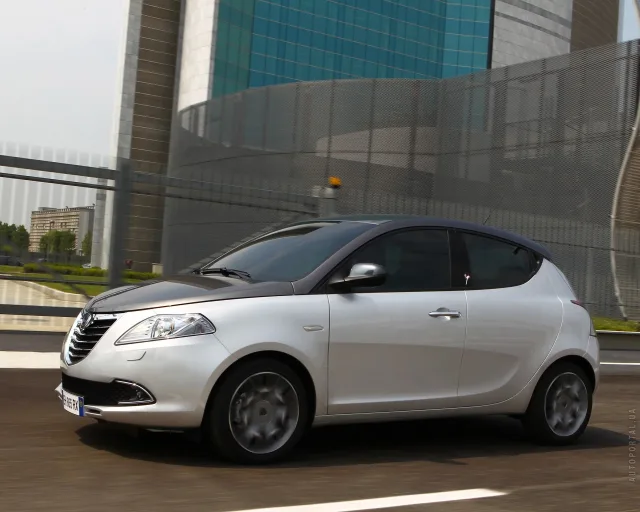 Lancia Ypsilon 1.3D MT Platinum — 21