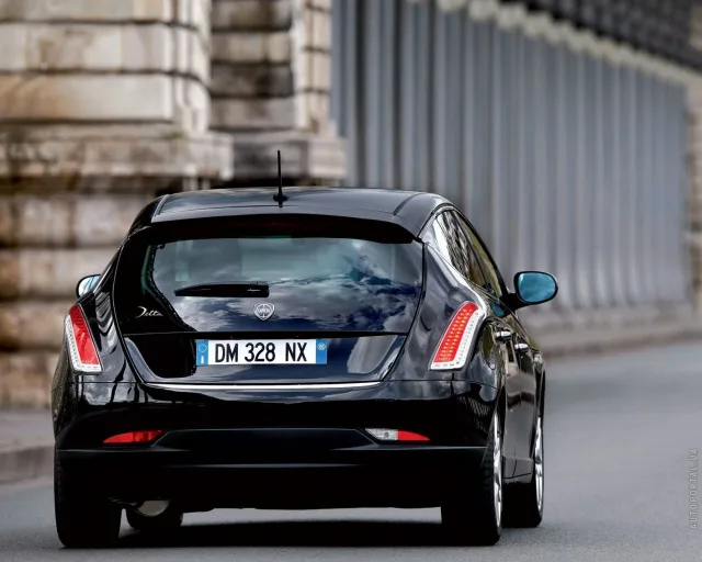 Lancia Delta (Лянча Дельта) хэтчбек — 12