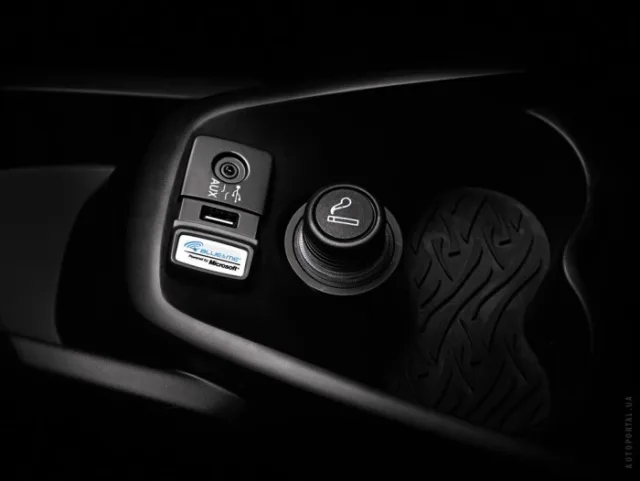 Lancia Ypsilon 1.3D MT Platinum — 3