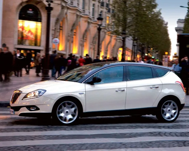 Lancia Delta (Лянча Дельта) хэтчбек — 11
