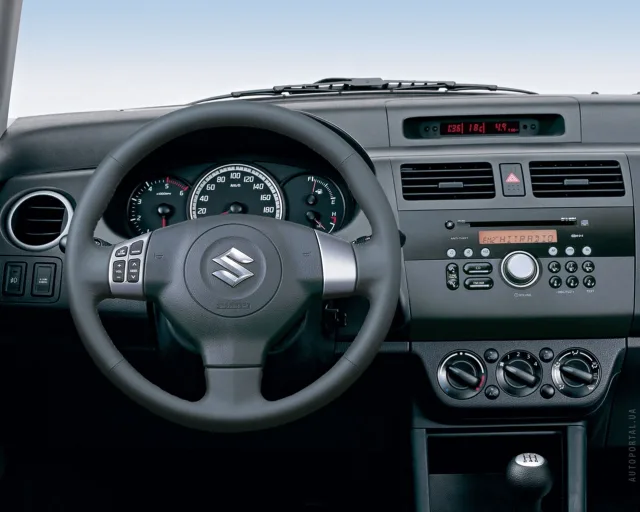Suzuki Swift 2004 хетчбек — 3