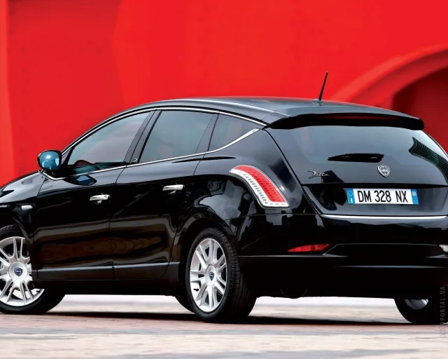 Lancia Delta (Лянча Дельта) хэтчбек — 17
