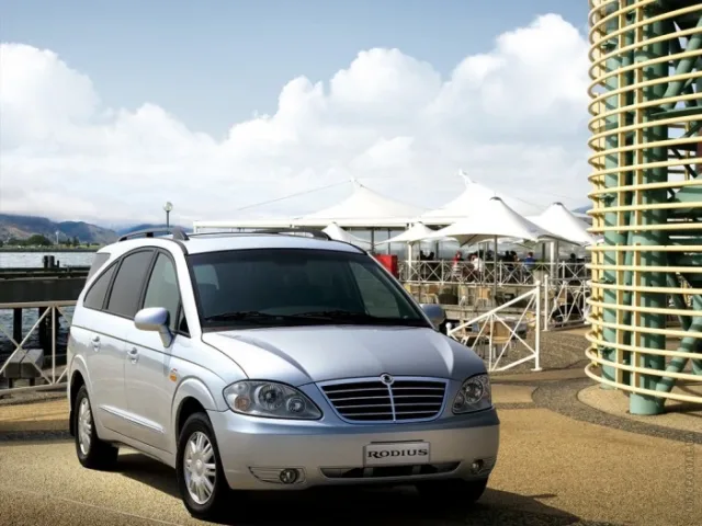 SsangYong Rodius мінівен — 9