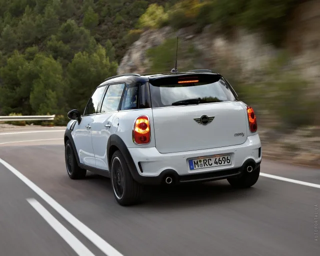 MINI Cooper S Countryman crossover — 12