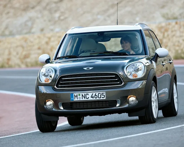 MINI One Countryman (Мини Ван Кантримен) кроссовер — 20