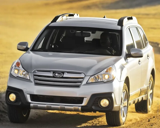 Subaru Outback 2013 універсал — 15