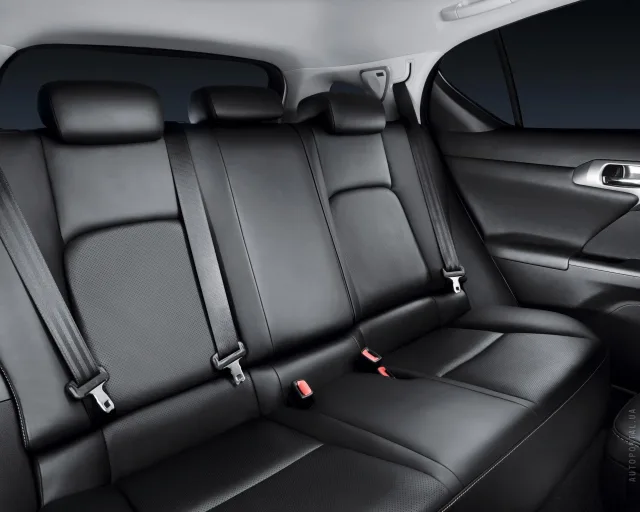 Lexus CT 200h 2011 хетчбек — 3
