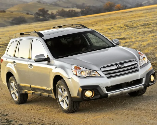 Subaru Outback 2013 універсал — 24