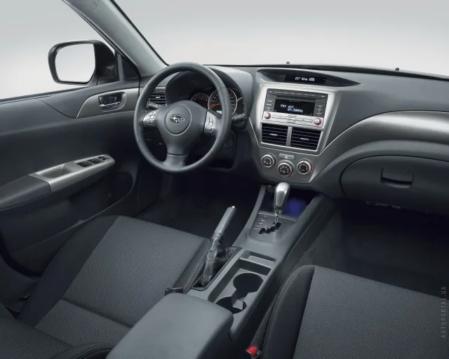Subaru Impreza 2008 хетчбек — 3