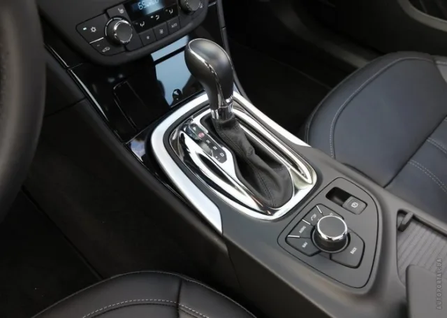 Buick Regal седан — 6