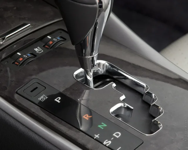 Lexus IS 2005 седан — 6