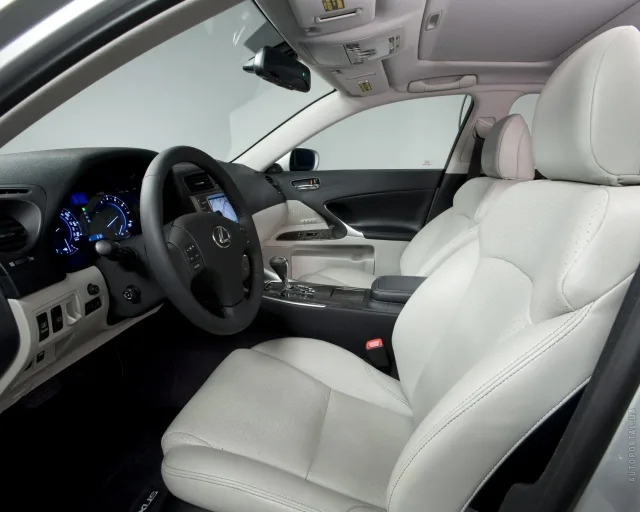 Lexus IS 2005 седан — 14