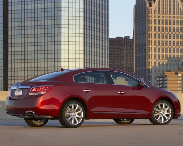 Buick LaCrosse седан — 17