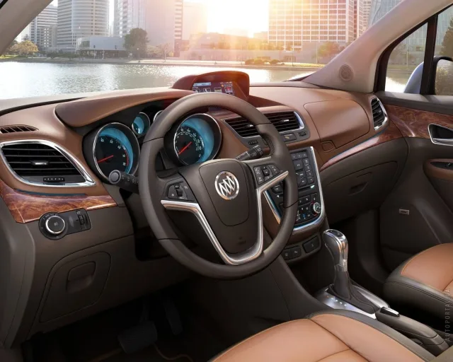Buick Encore кросовер — 4