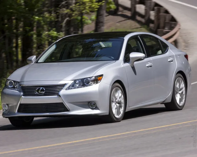Lexus ES 2012 sedan — 15