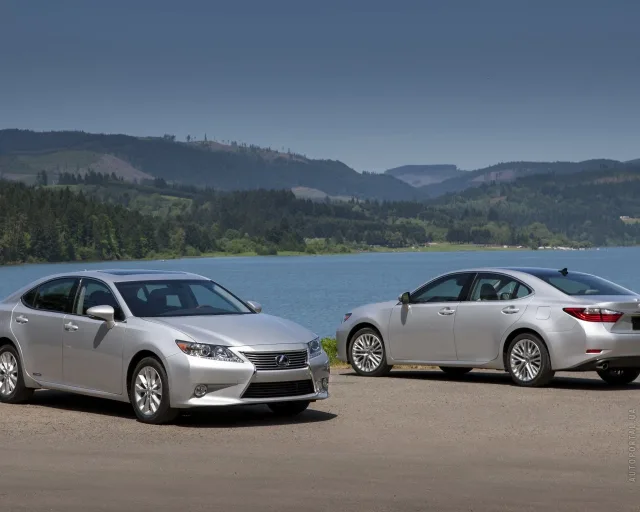 Lexus ES 2012 sedan — 23