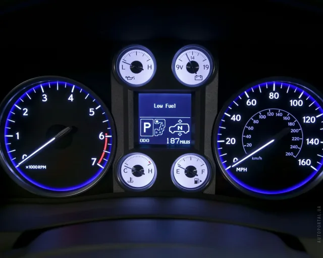 Lexus LX 570 AT Luxury — 12