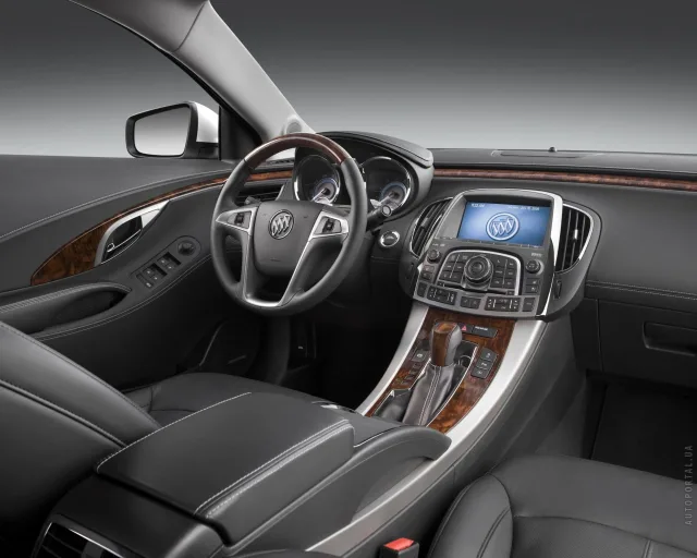 Buick LaCrosse седан — 3