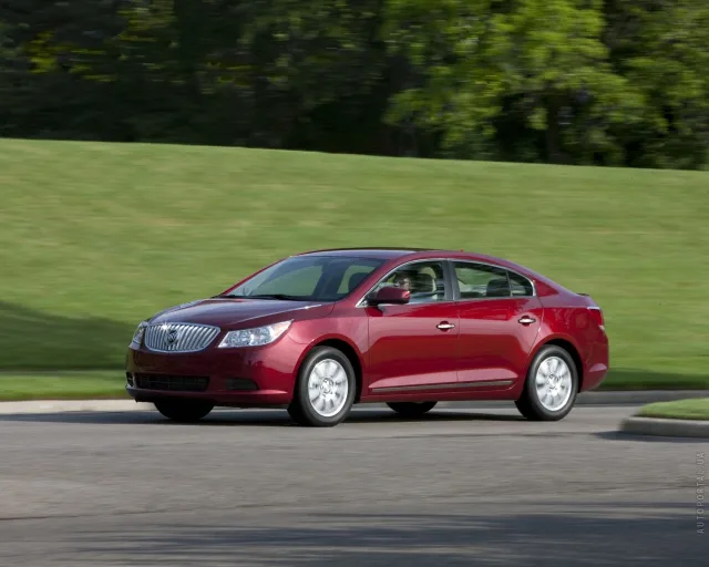 Buick LaCrosse седан — 19