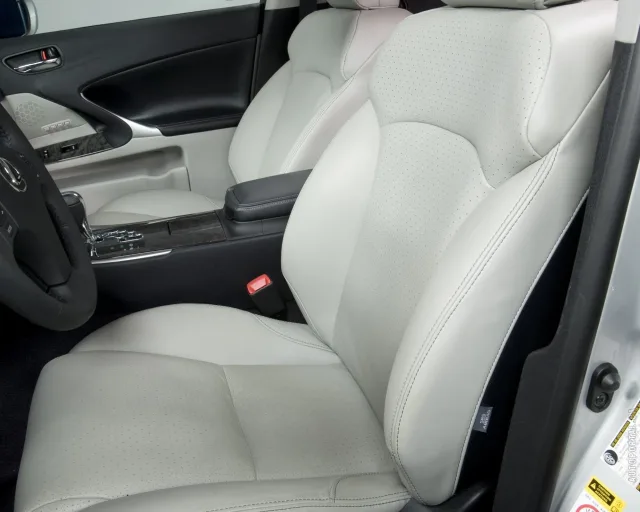 Lexus IS 2005 седан — 5