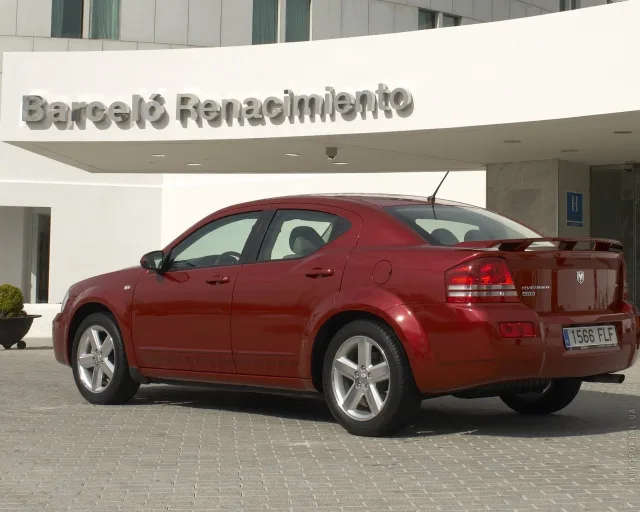 Dodge Avenger sedan — 15
