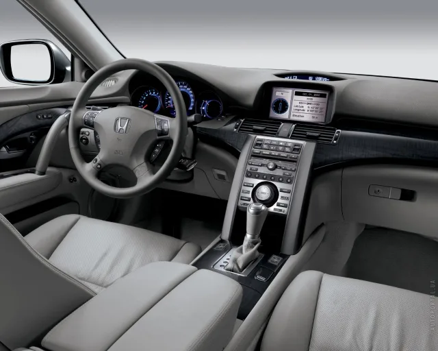 Honda Legend sedan — 18