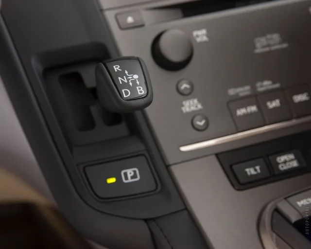 Lexus HS 250h AT — 3