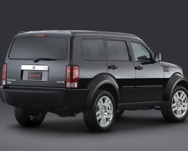 Dodge Nitro 2.8D AT SXT — 8