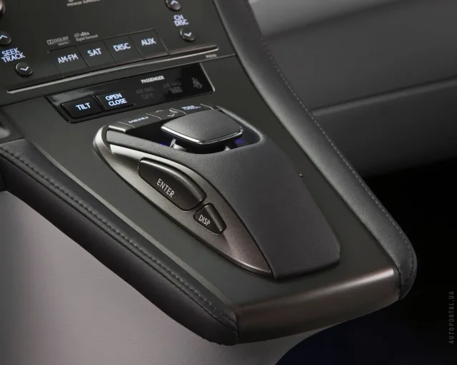 Lexus HS 250h AT — 19