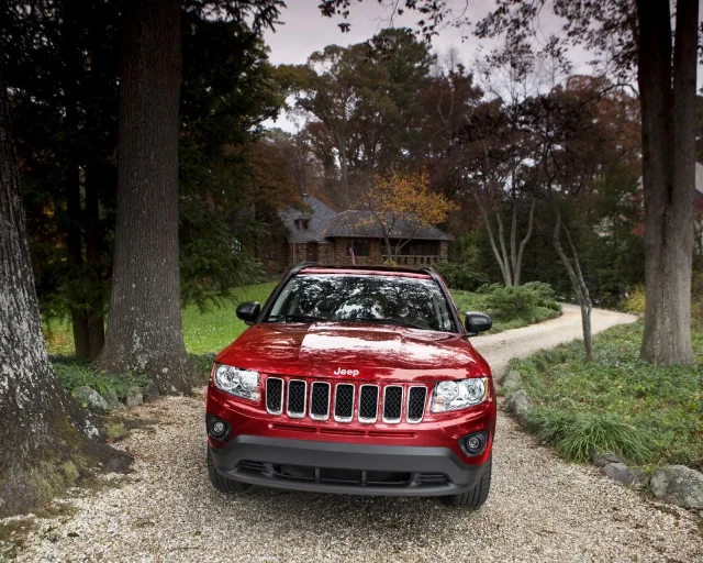 Jeep Compass 2011 кросовер — 7