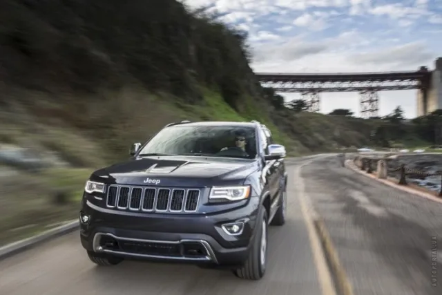 Jeep Grand Cherokee позашляховик — 21
